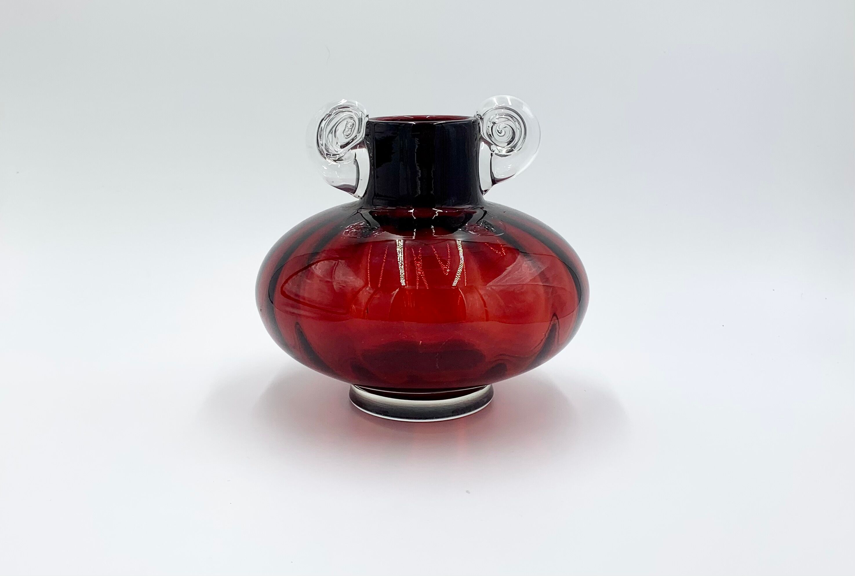 Red vase, J. Słuczan-Orkusz, Tarnowiec, Poland, 1970s