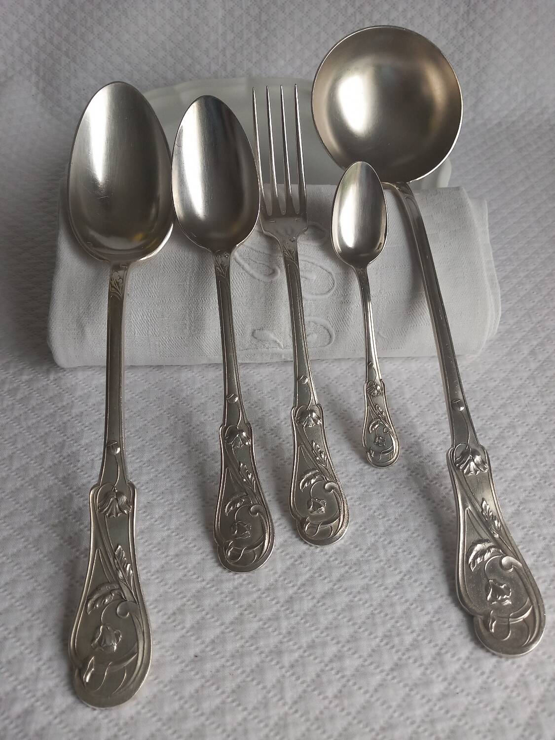 Art Nouveau cutlery set by Armand Frénais, late 19th century, silver-plated metal.