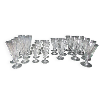 Lot de 29 verres à pied , forme évasée