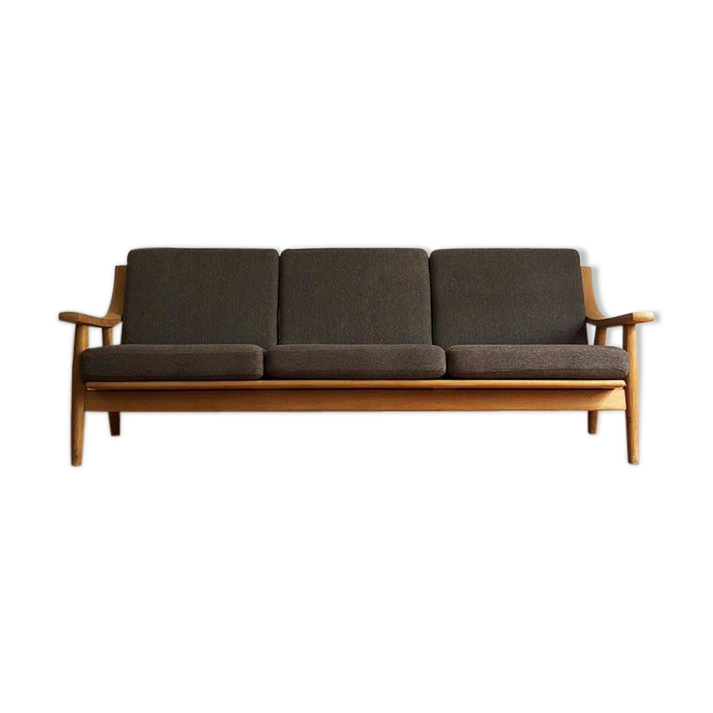530 oak sofa by Hans j. Wegner for Danish Getama
