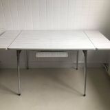 Table en formica grise