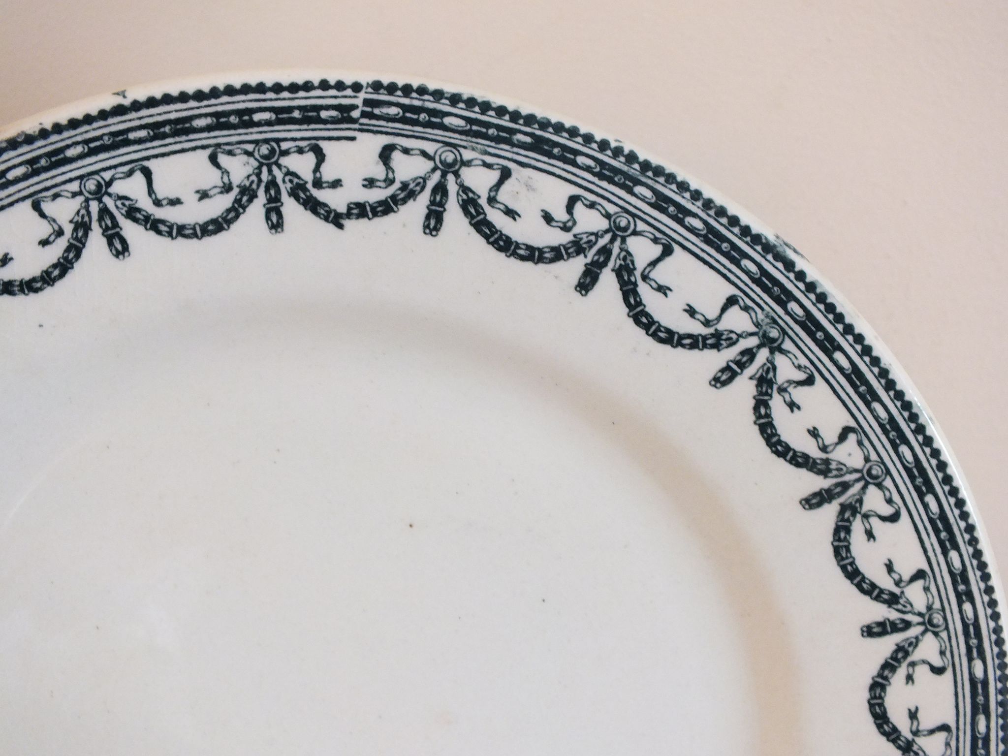 Set 6 flat plates in Iron Earth Salins Garland Louis XVI - Lot 9