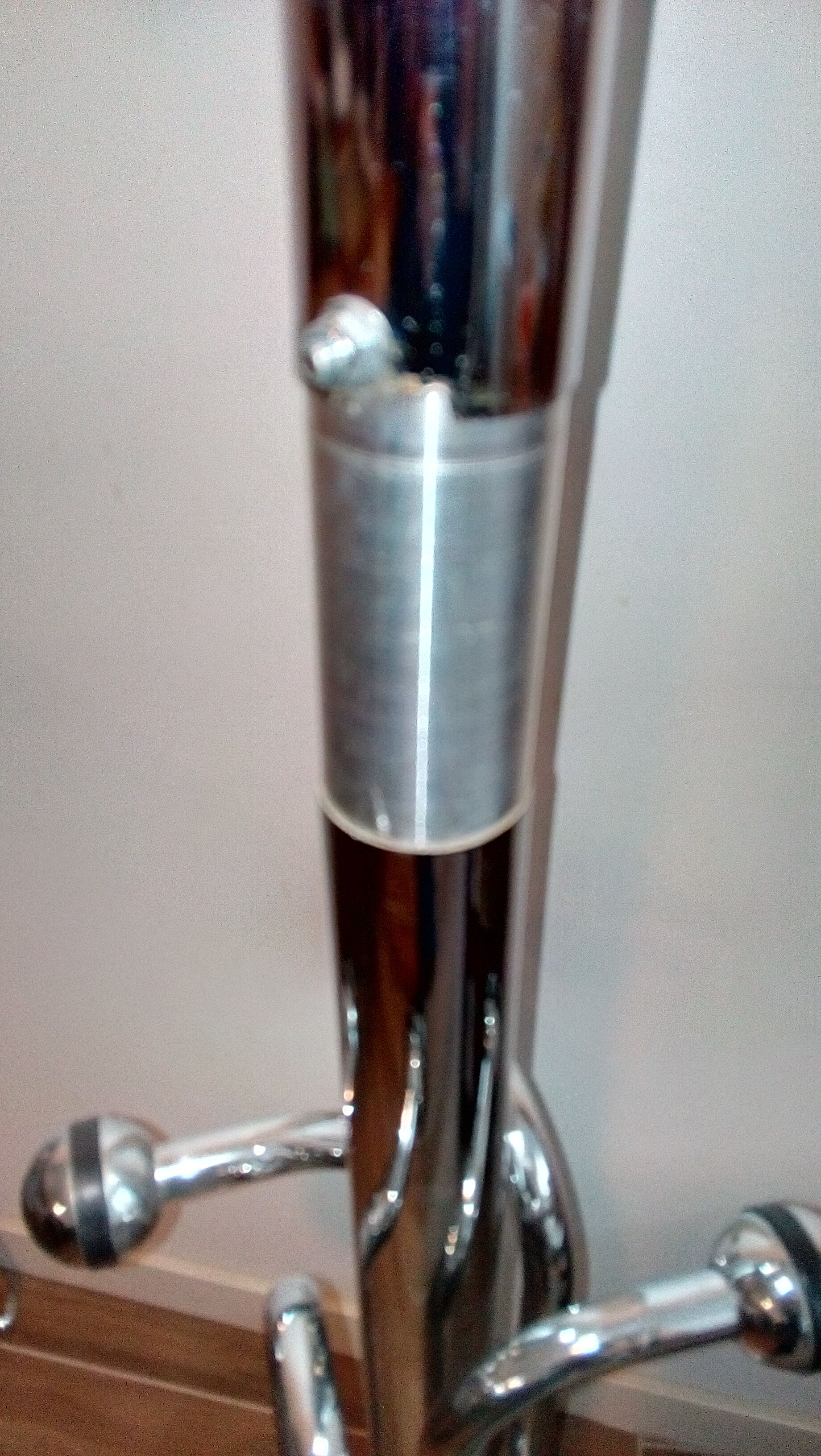 Metal parrot coat rack