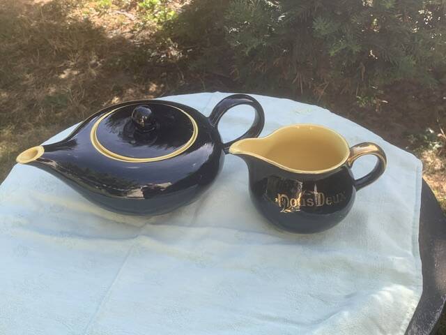 Teapot and milk jug We Two in vintage black and yellow ceramic