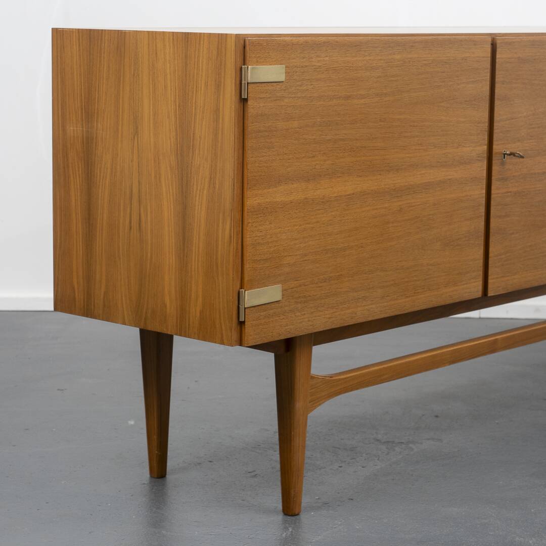 Enfilade années 60, bois de noyer, restaurée, 200cm