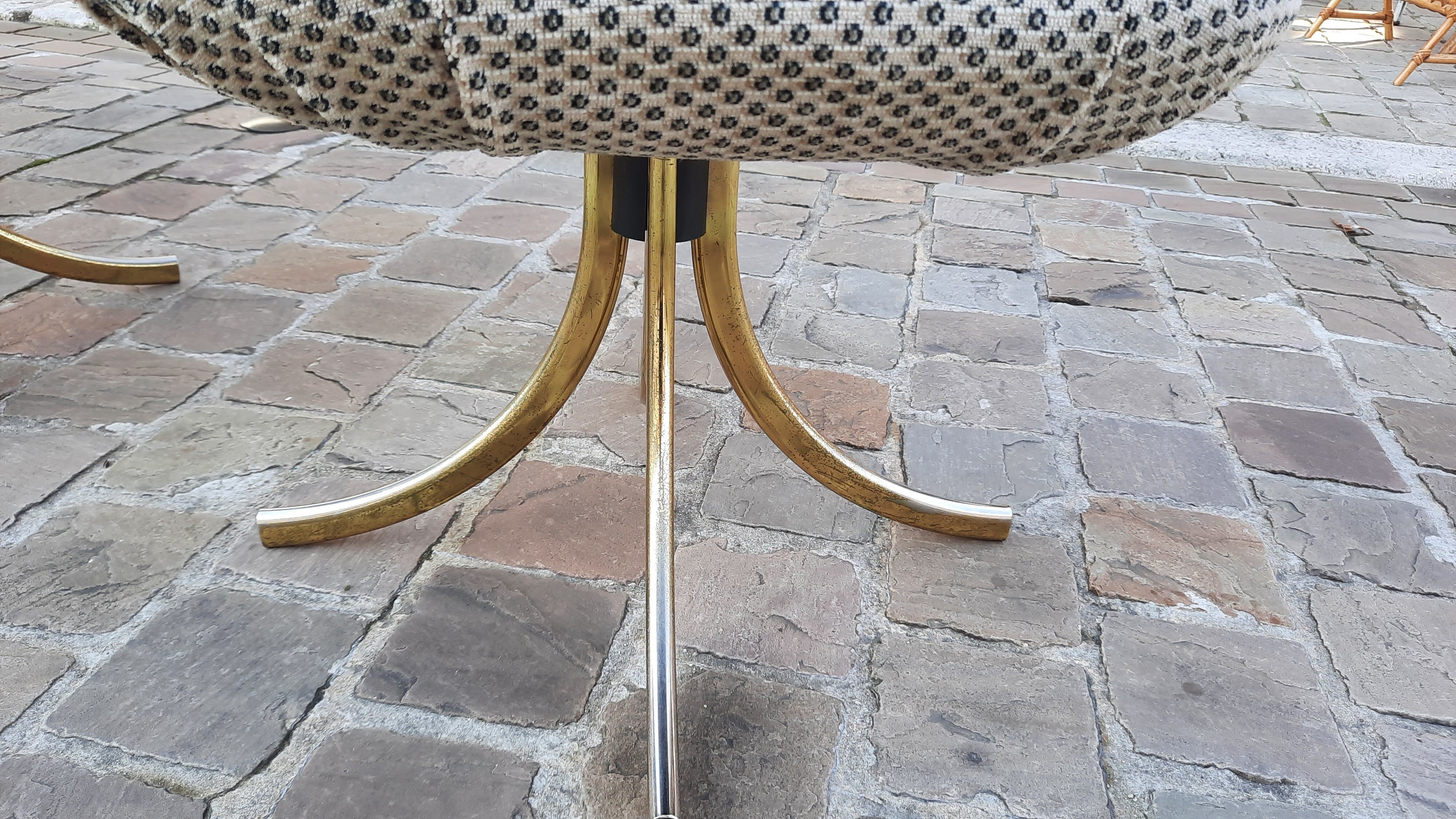 3 rotating vintage armchairs