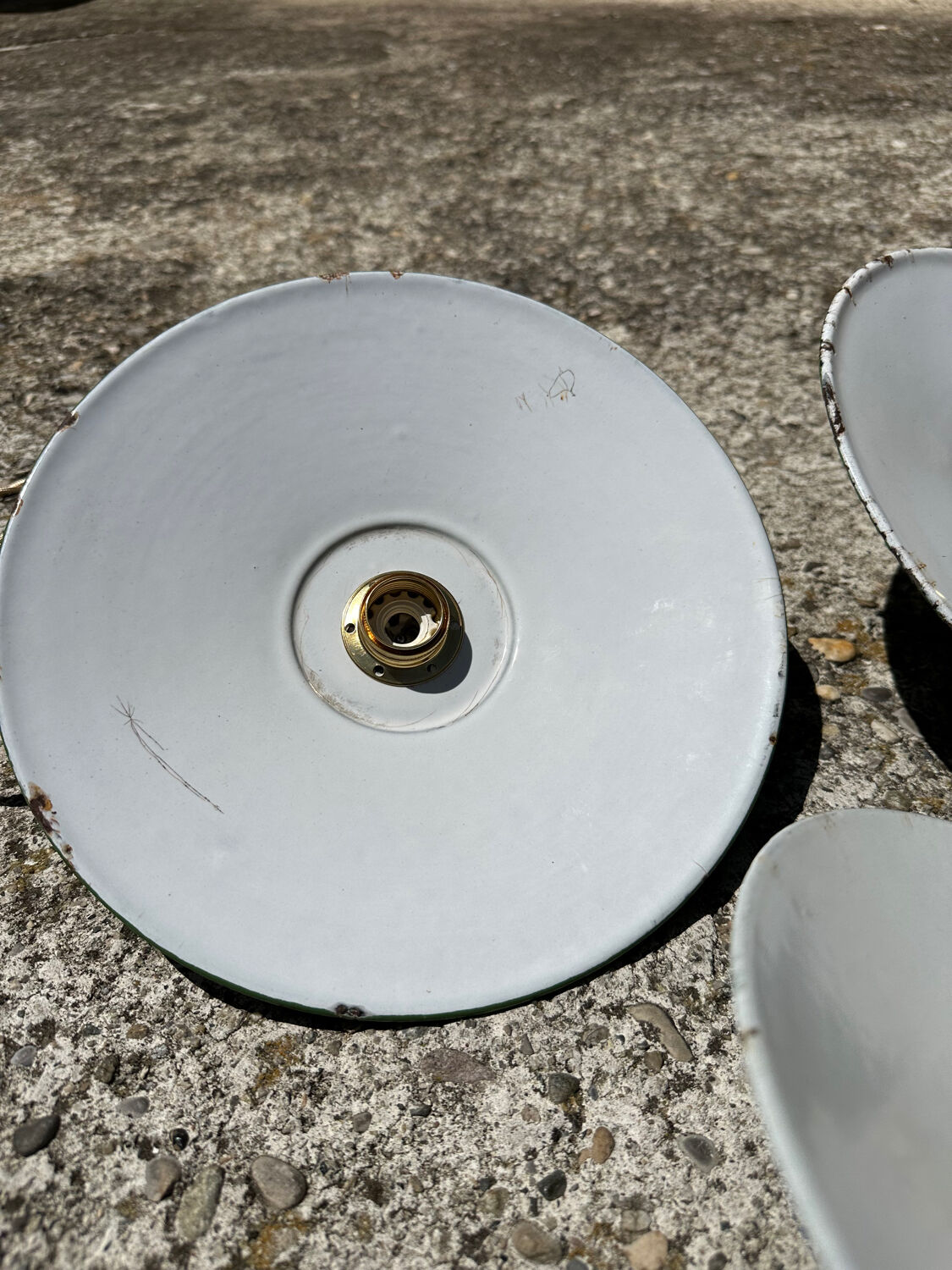 Trio of vintage suspension in green and white enamelled sheet metal indus old farm