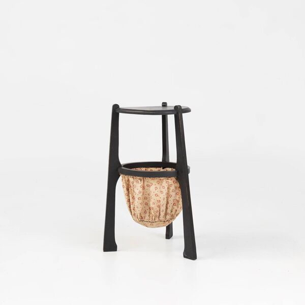 Table d'appoint Art Nouveau en bois noirci avec panier de rangement, Belgique, 1890