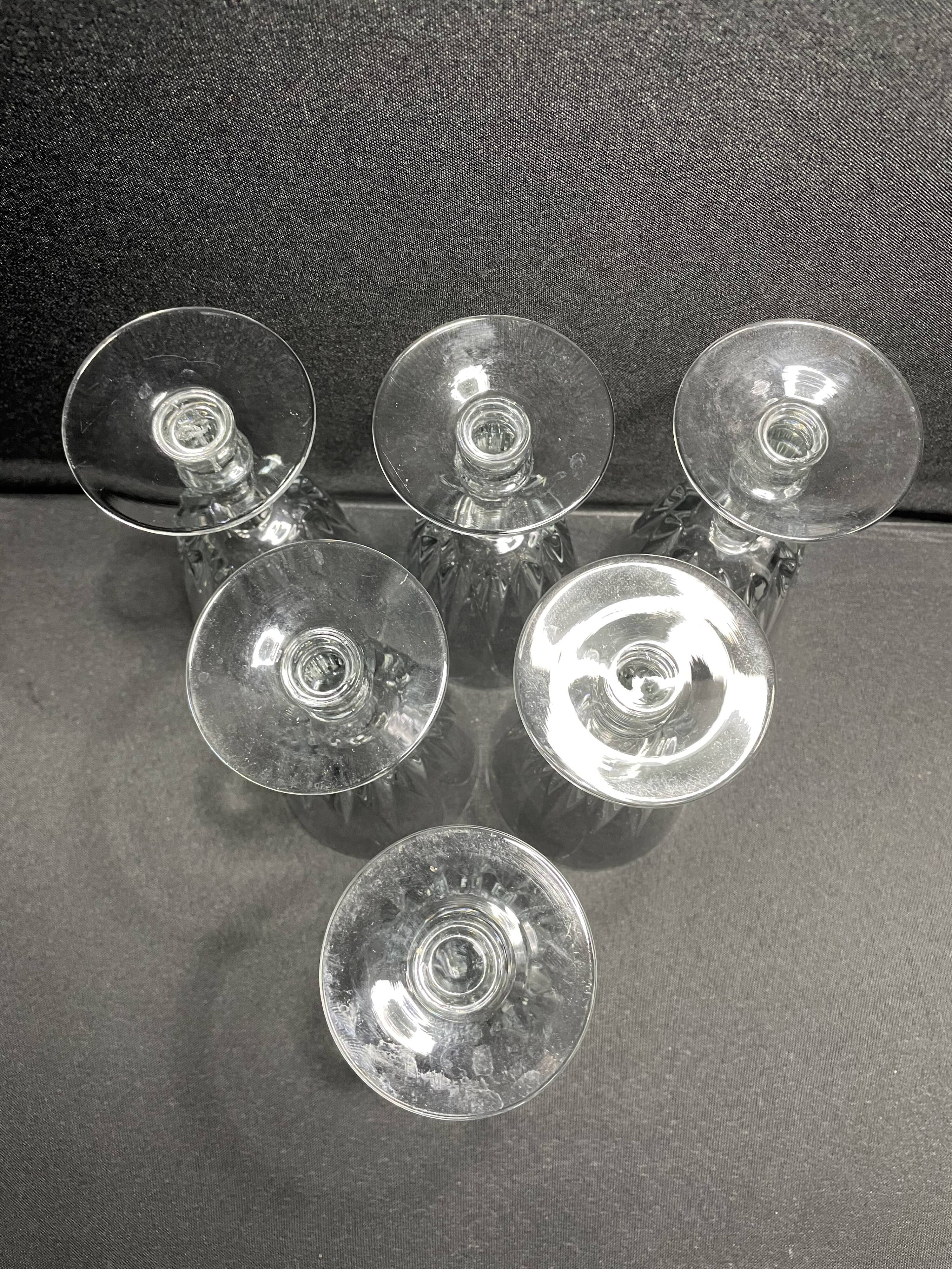 6 glasses on foot with water or wine