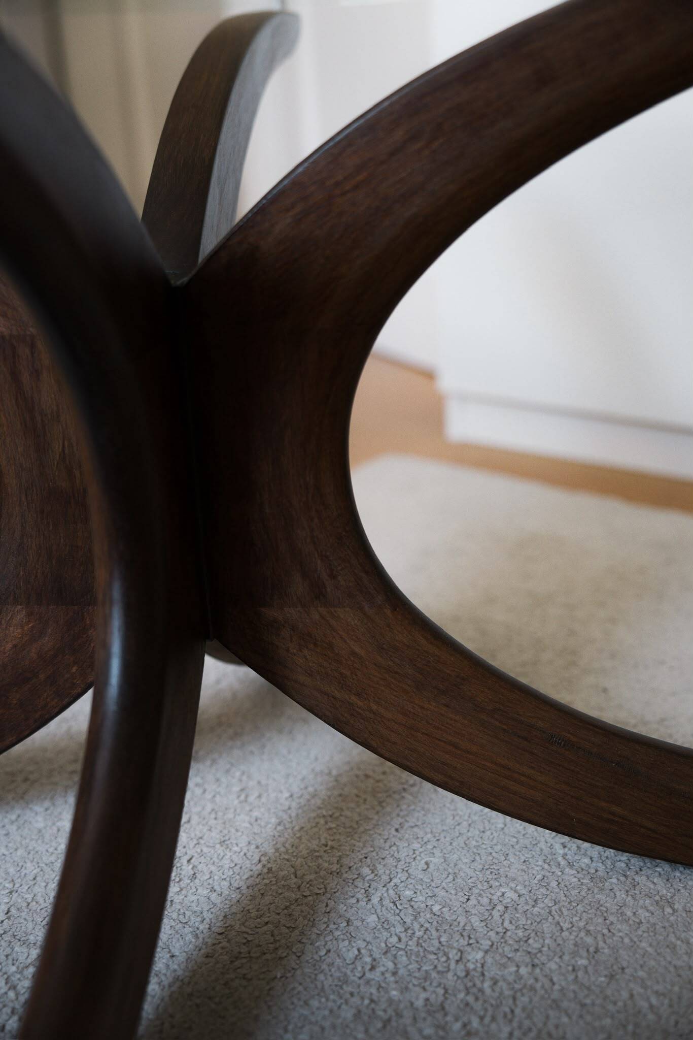Table basse en verre et en bois