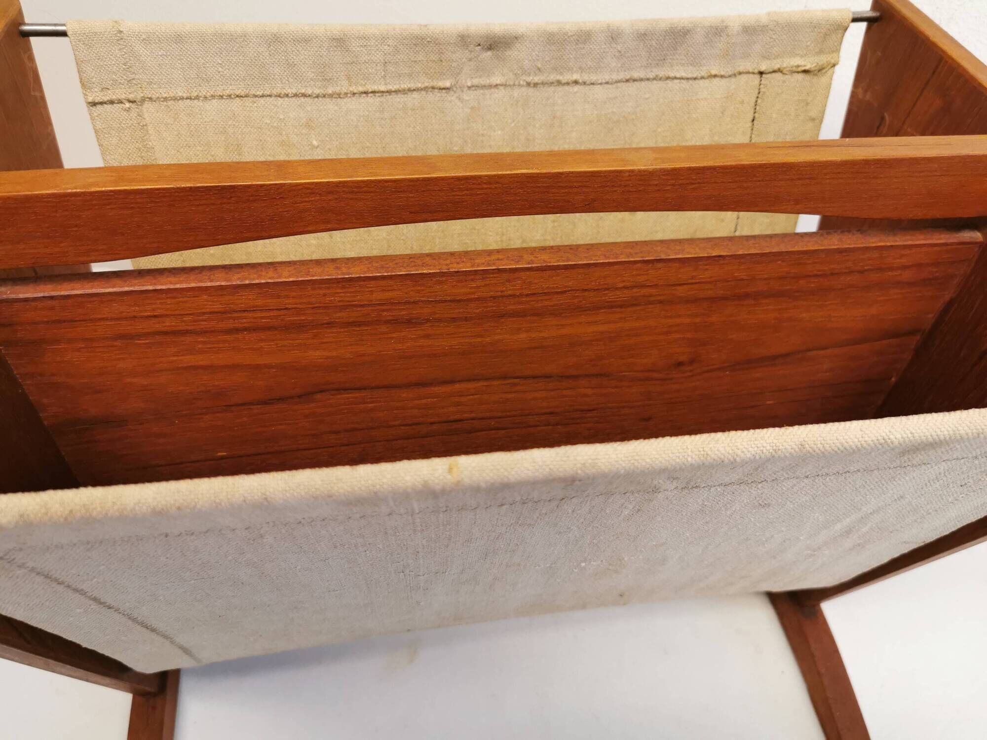 Magazine rack in teak wood with sand-coloured canvas, Danish and from the 1970s.