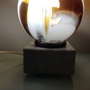 Lampe globe en verre polychrome sur socle marbre / vintage années 60-70