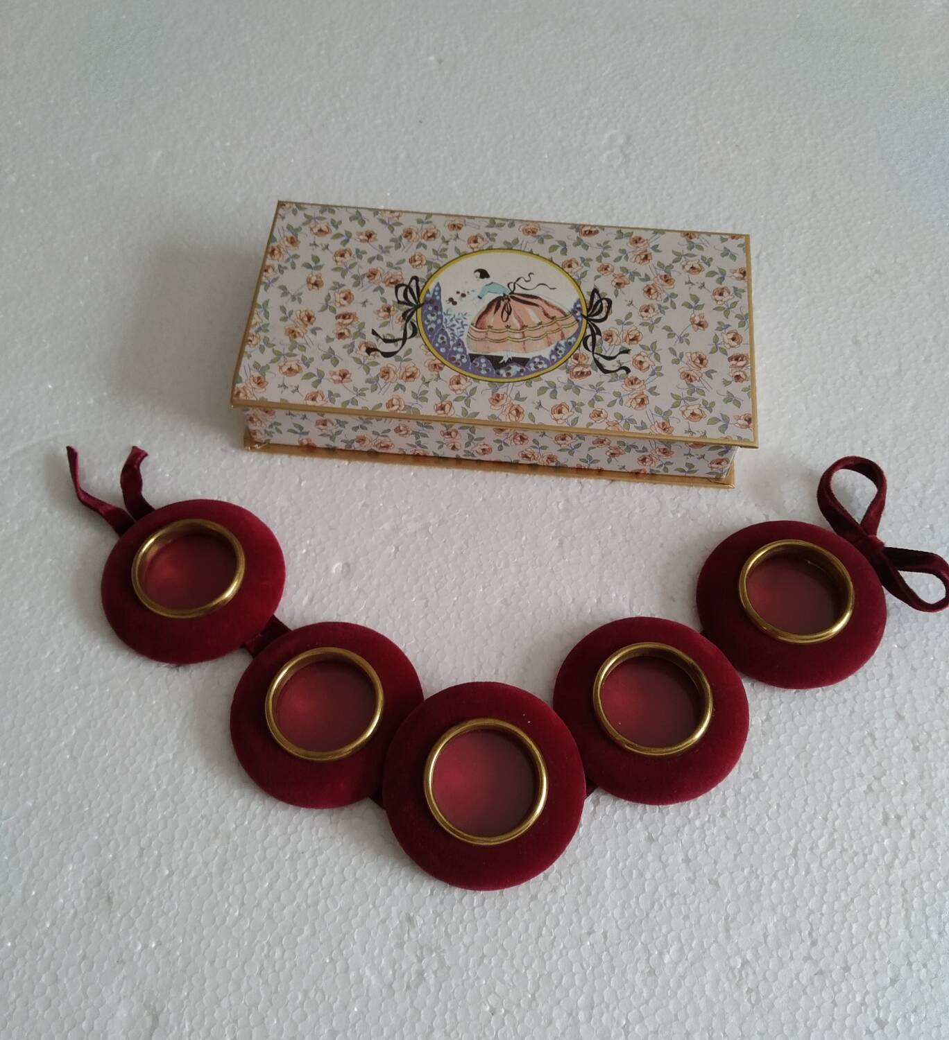 Velvet medallion frames