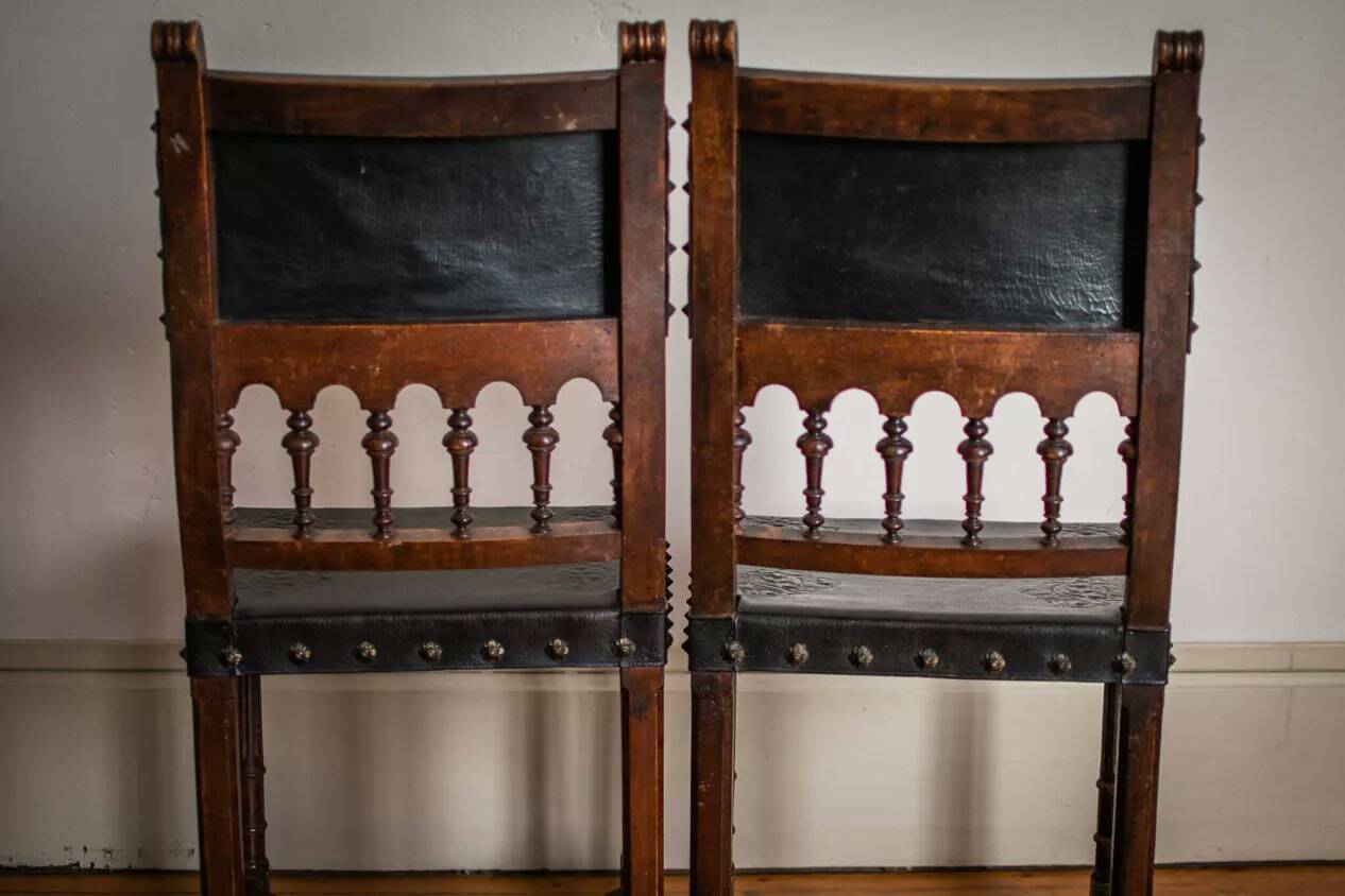 Paire de chaises Henri II – Modèles classiques en bois
