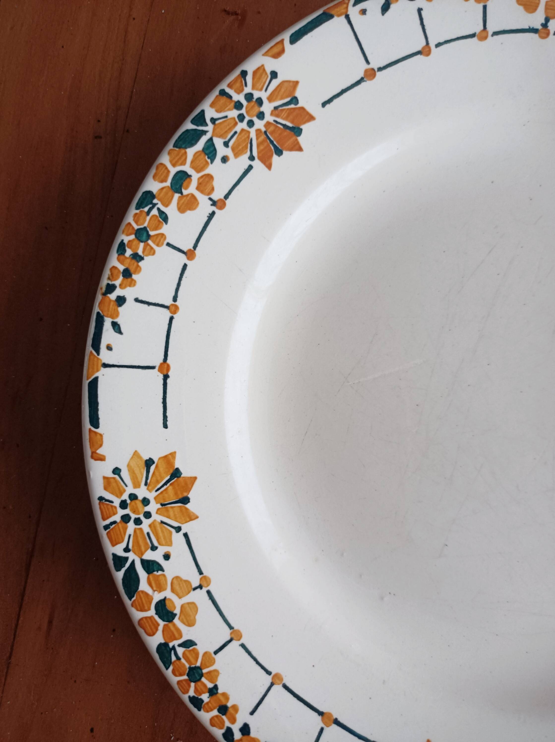 Set of 6 Ceranord dinner plates