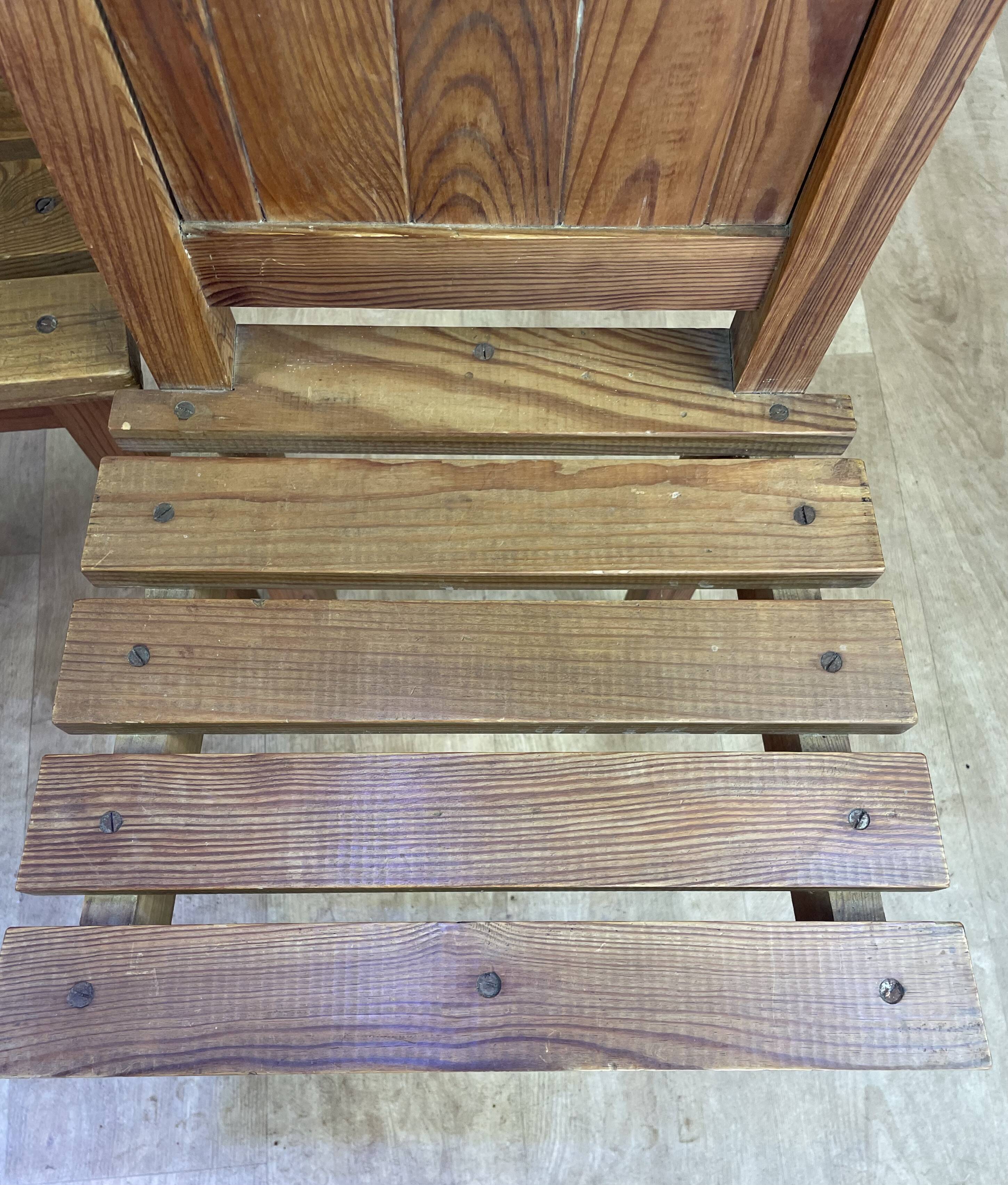 Set of 4 wooden chairs