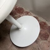 Pair of vintage white swivel armchairs in tulip style.