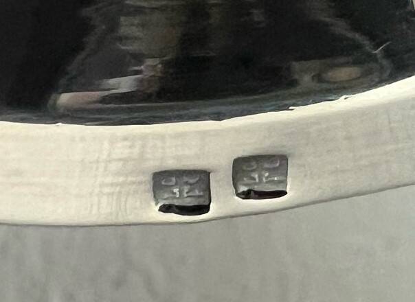 Baluster-shaped sprinkler with gadroons in silver-plated metal with 2 punches