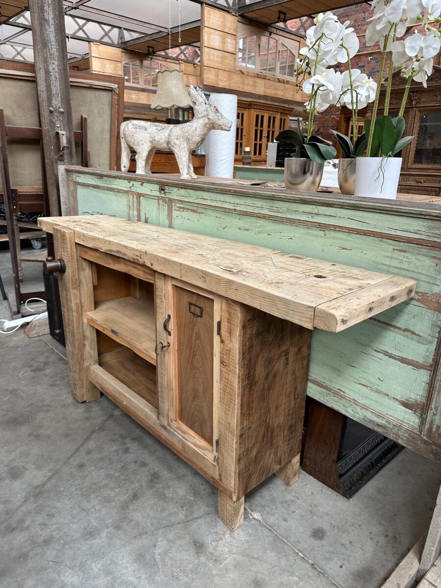 Joiner's workbench from the early 20th century.
