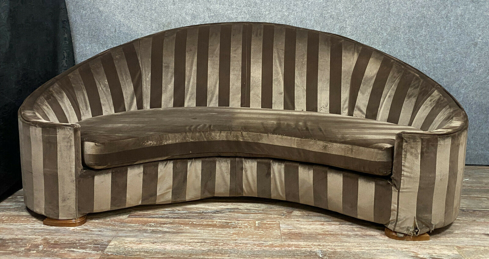 Half-moon shaped cackling sofa in velvet from genoa period napoleon iii