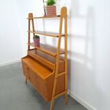 Teak fineer kast uit Zweden met lades, legplank en uitschuifbare plank