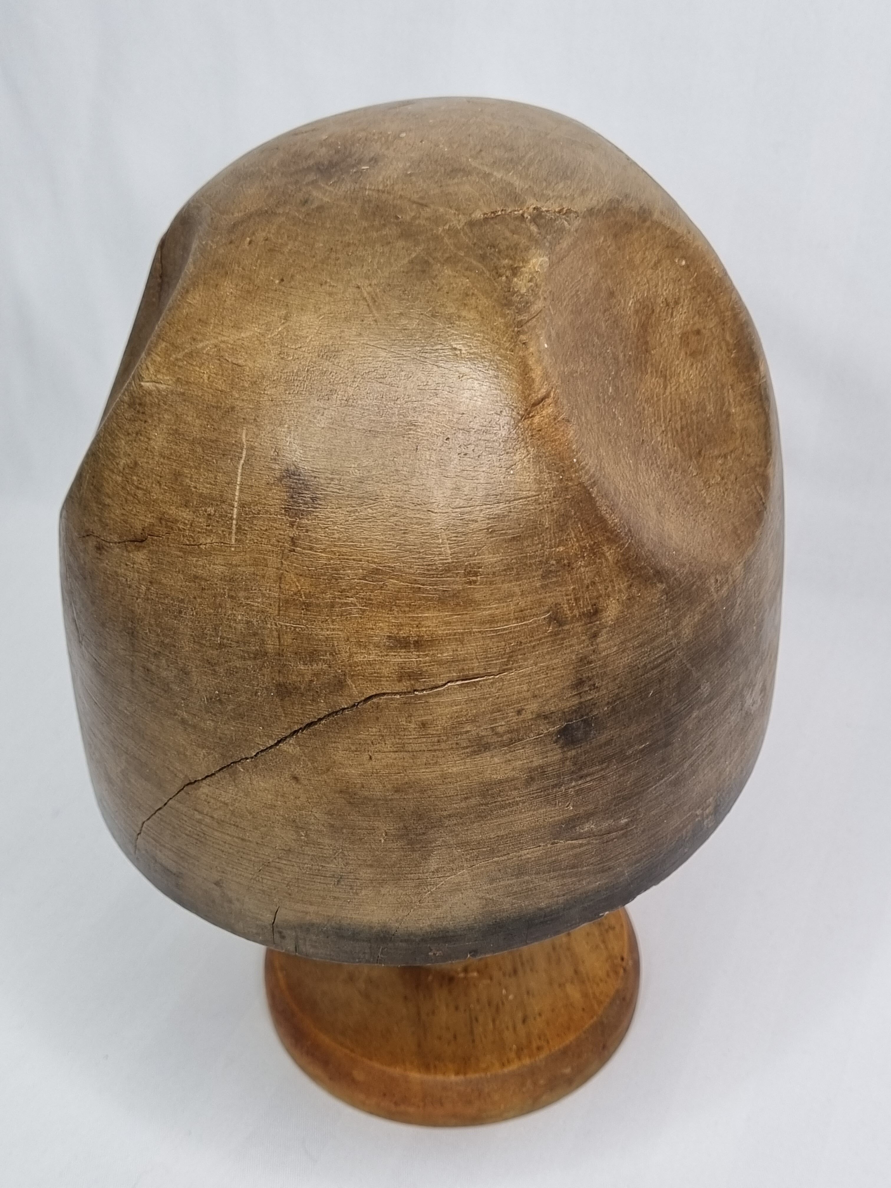 Old standing hat shape, 1900