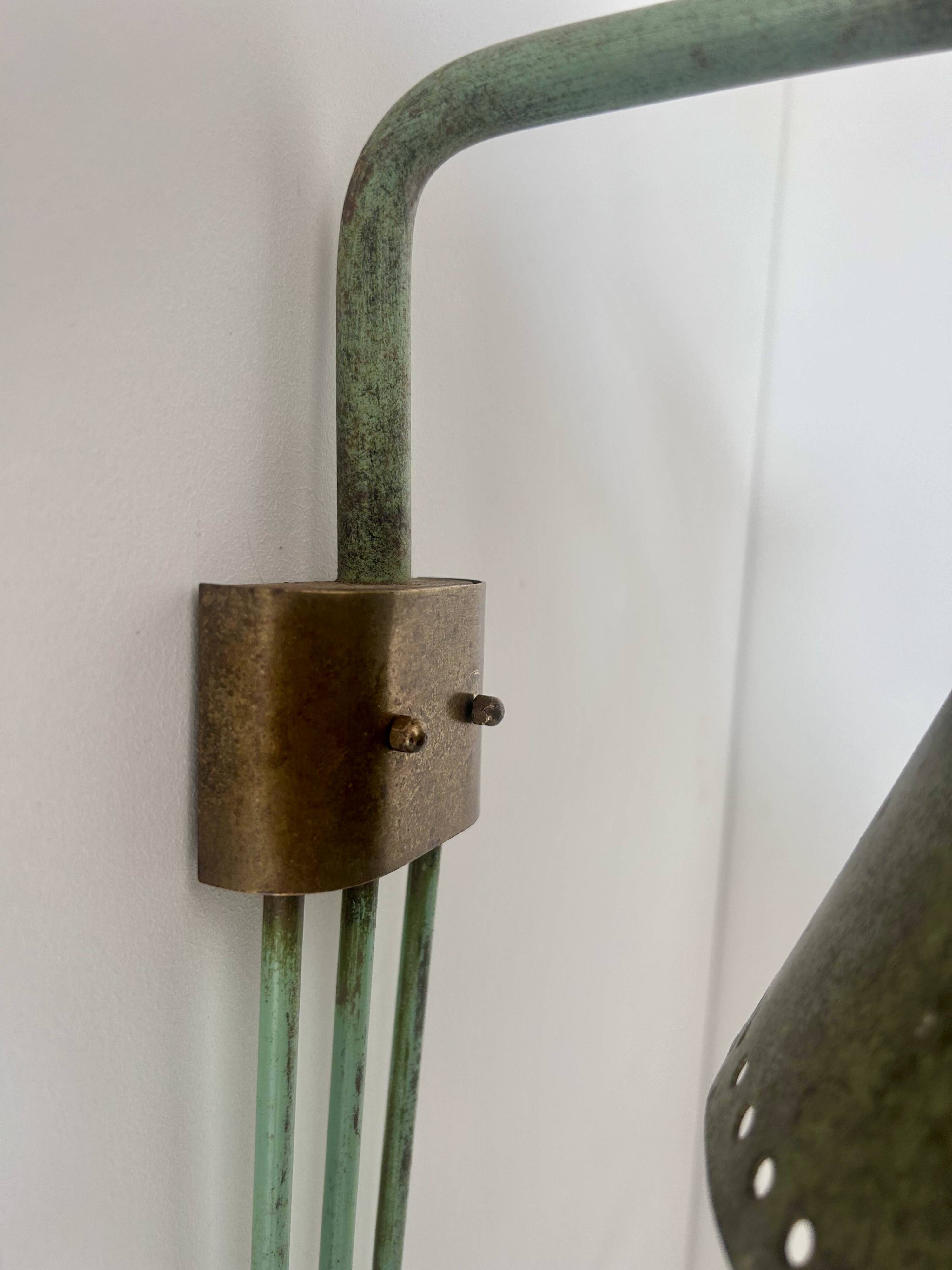 Vintage adjustable wall lamp, brass and patinated green, Italy 1950