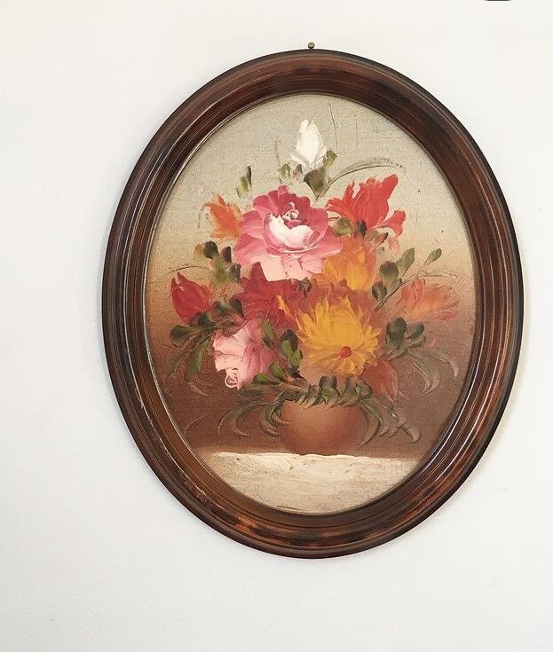 Medallion frame oil on canvas flowers