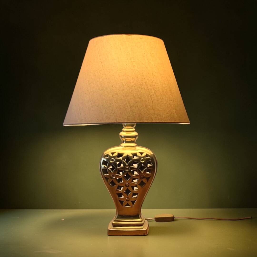 Lampe vintage en laiton massif ajouré