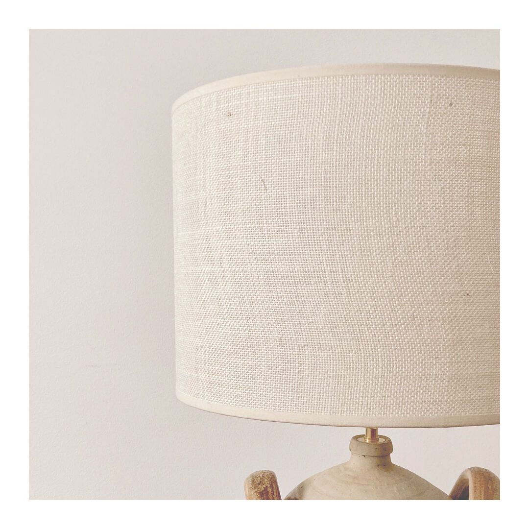 Jug lamp and ecru woven jute