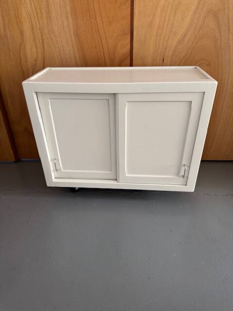 2-door hanging cupboard
