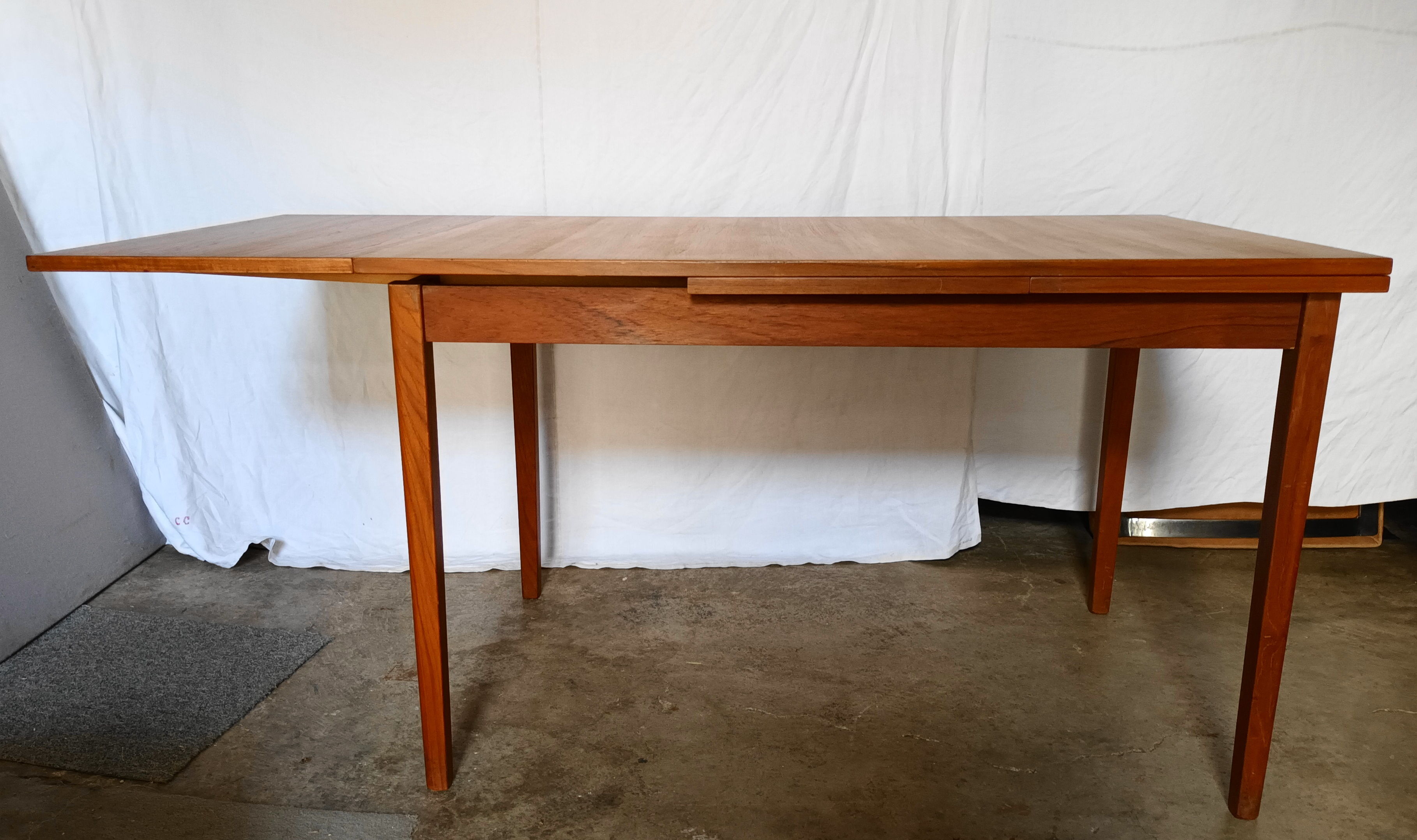 Scandinavian teak extension table from the 60s