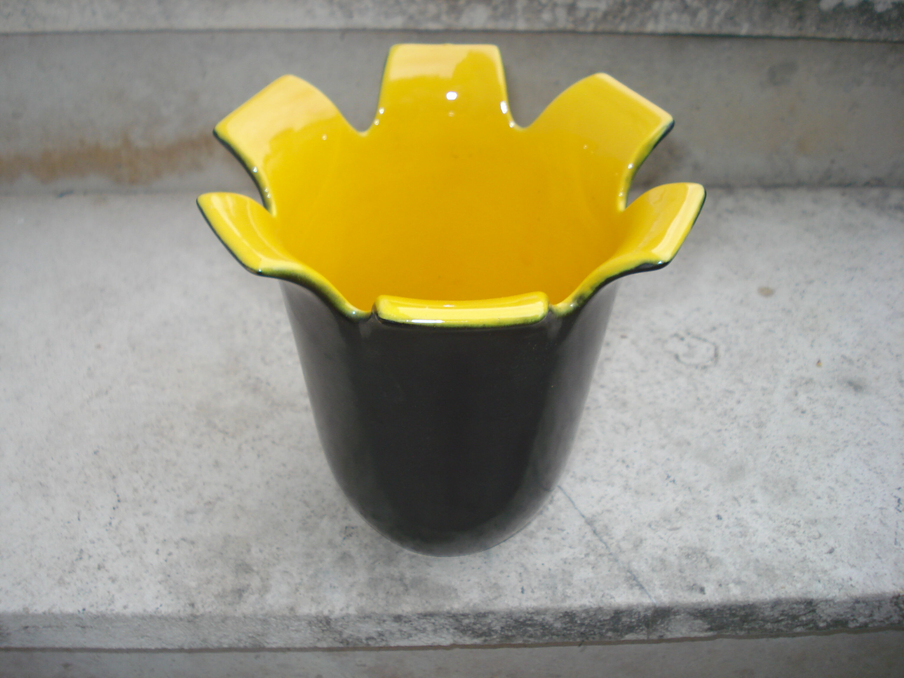 Saint-Clément black and yellow "petals" vase by b. létalle - 1950 vintage