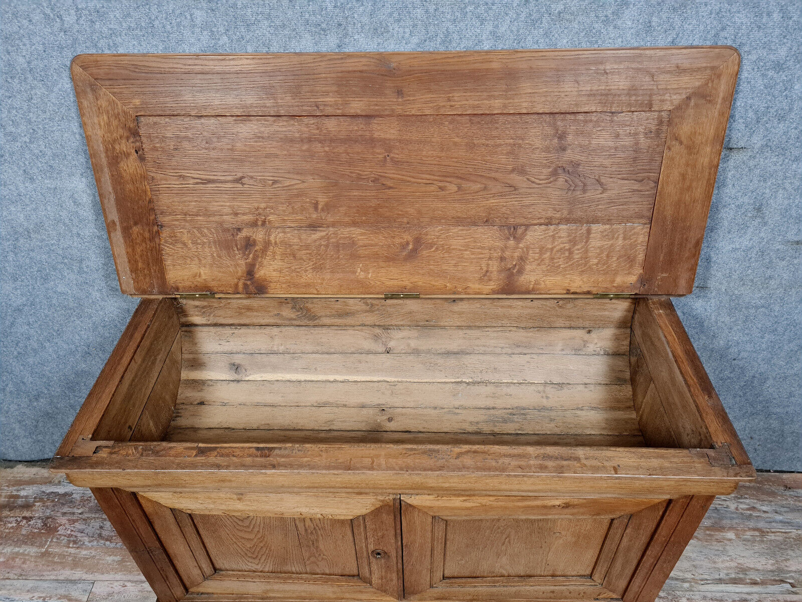 Maie pétrin Louis Philippe era in solid oak circa 1830