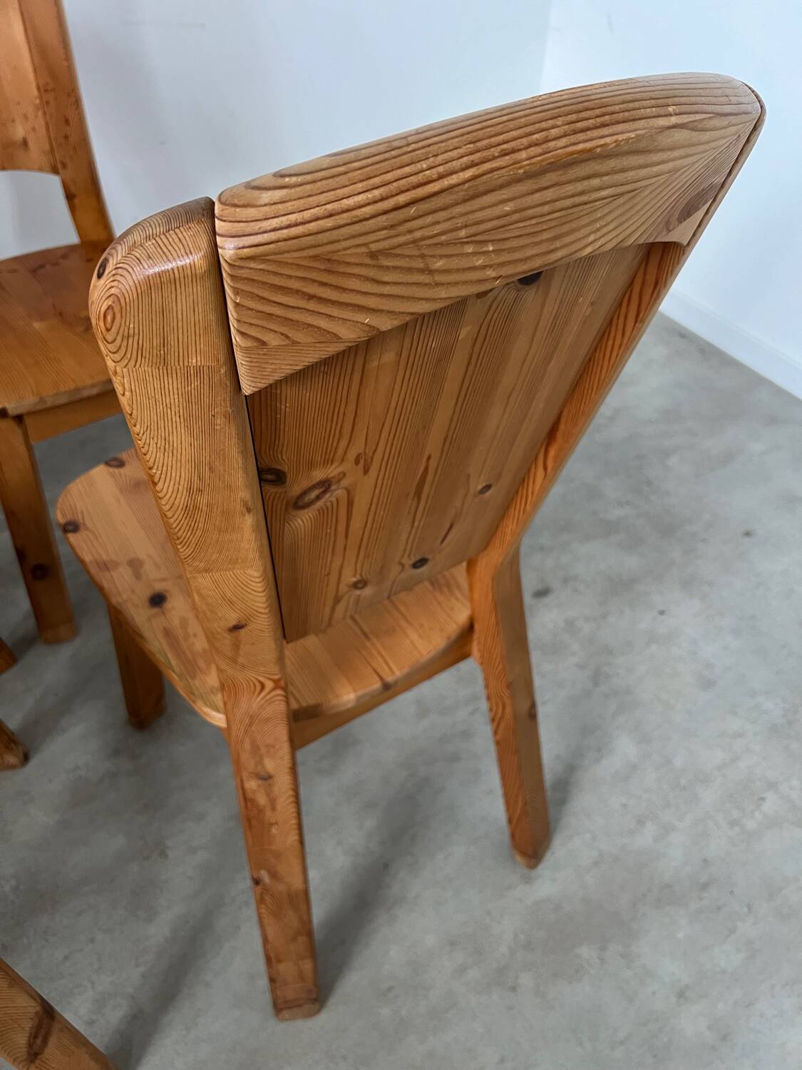 French design pine table and chair set from the 70s brutalist vintage arcs