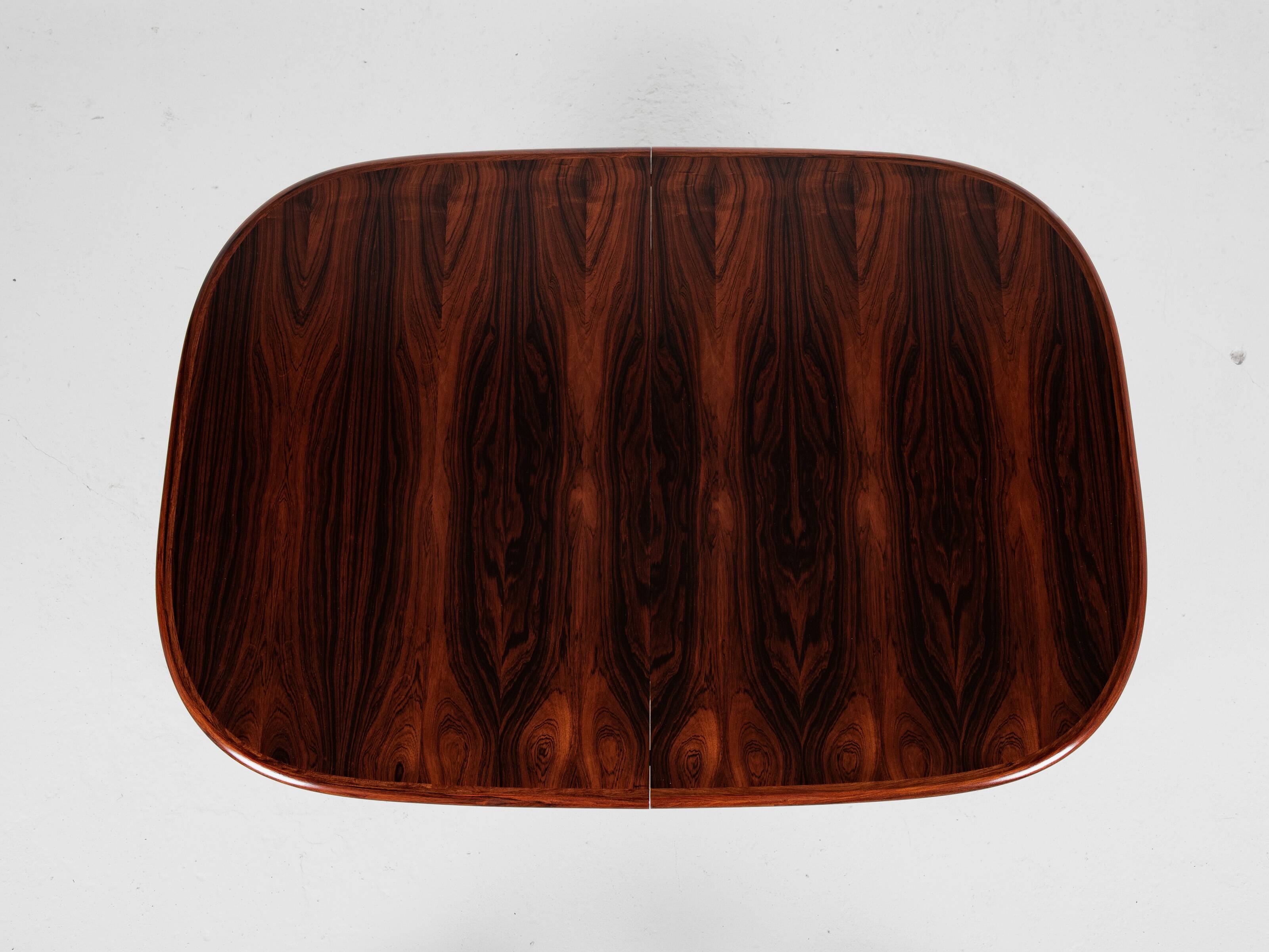 Midcentury Danish oval dining table in rosewood 1960s - with 2 extensions