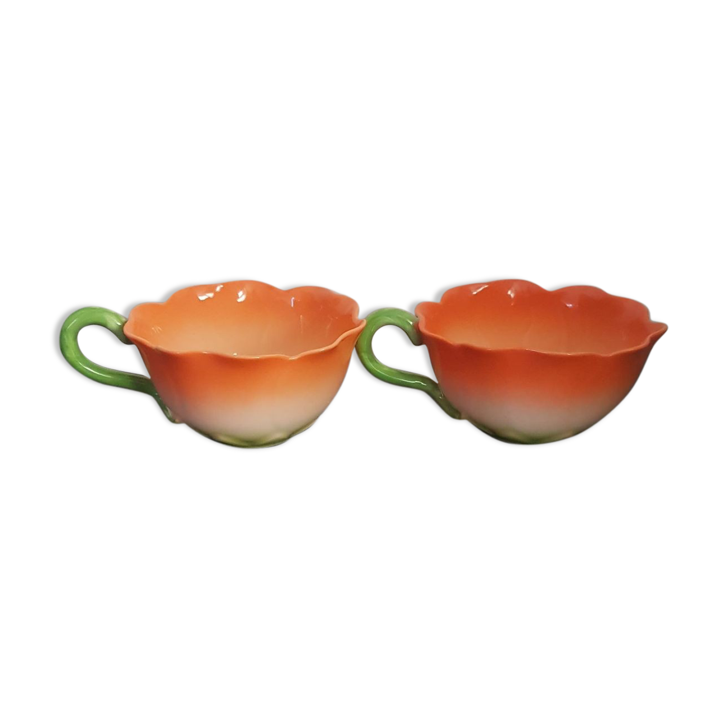 Pair of slurry cups flowers