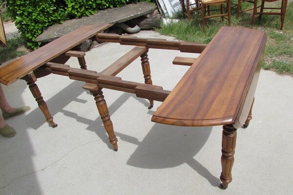 Table 6 feet with flap, opening on 2 extensions, Walnut