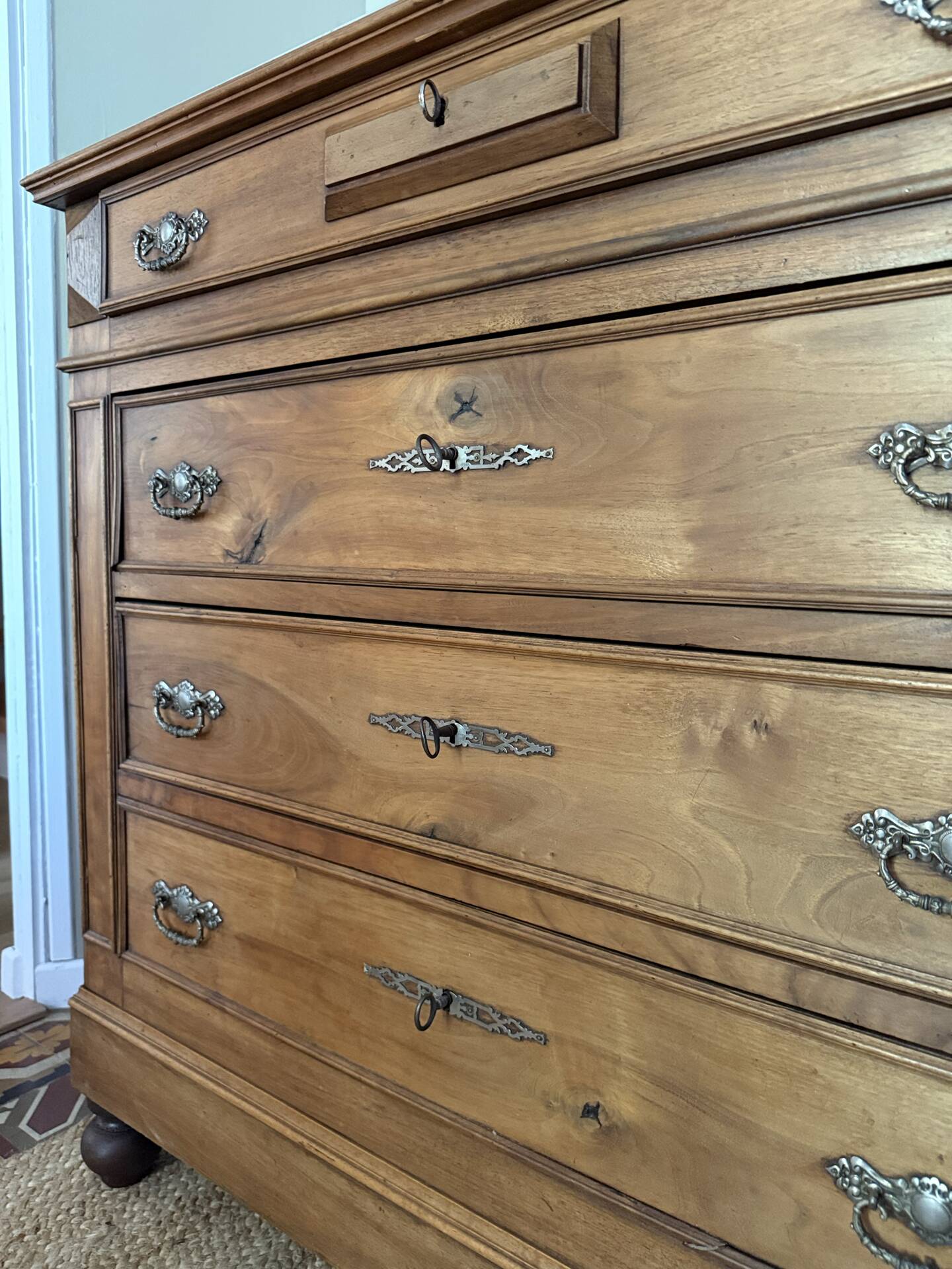 Antique Louis-Philippe commode in solid wood and white marble.