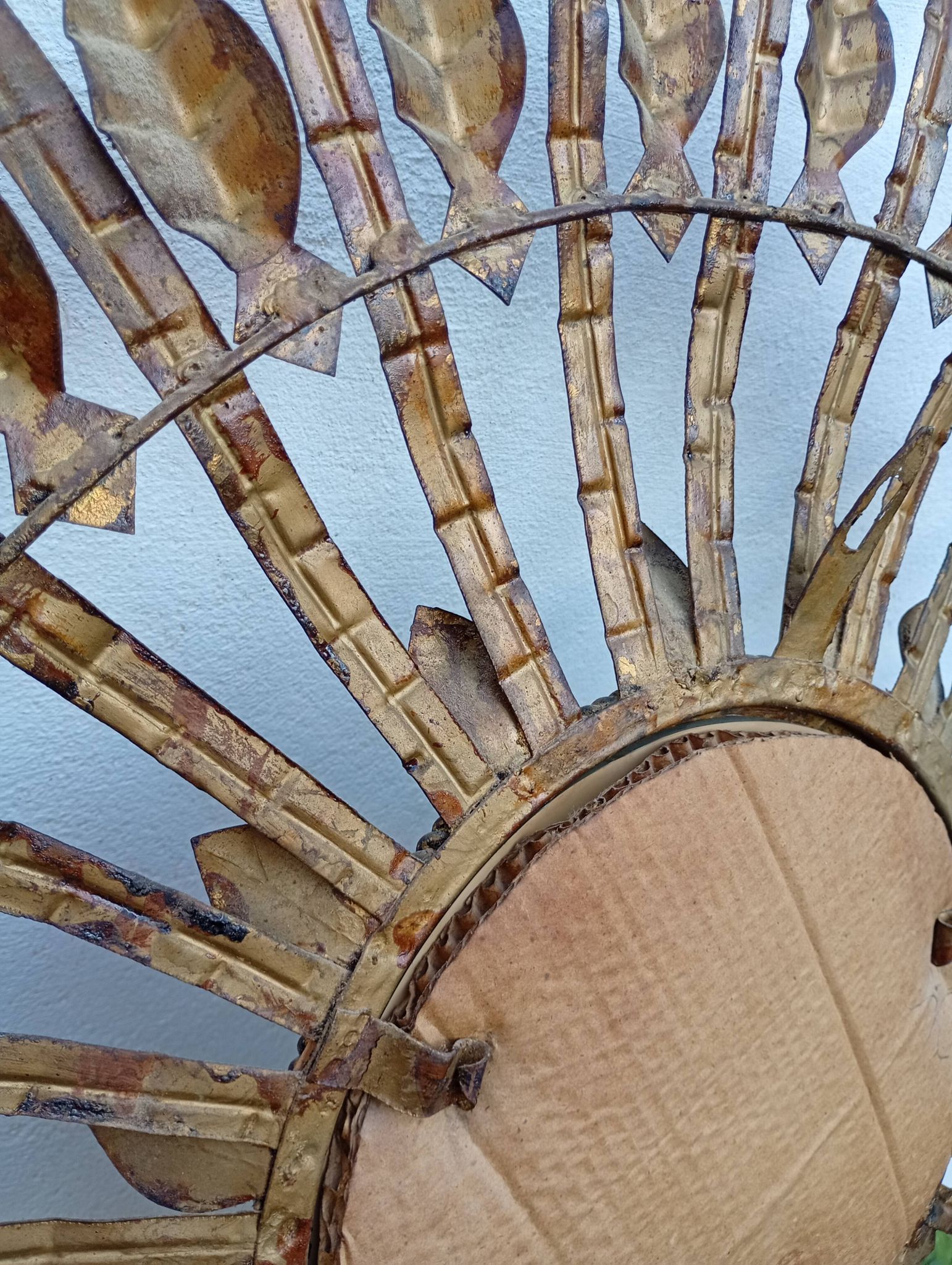 Vintage sun mirror in patinated gold metal – Spain 1950s / 60s