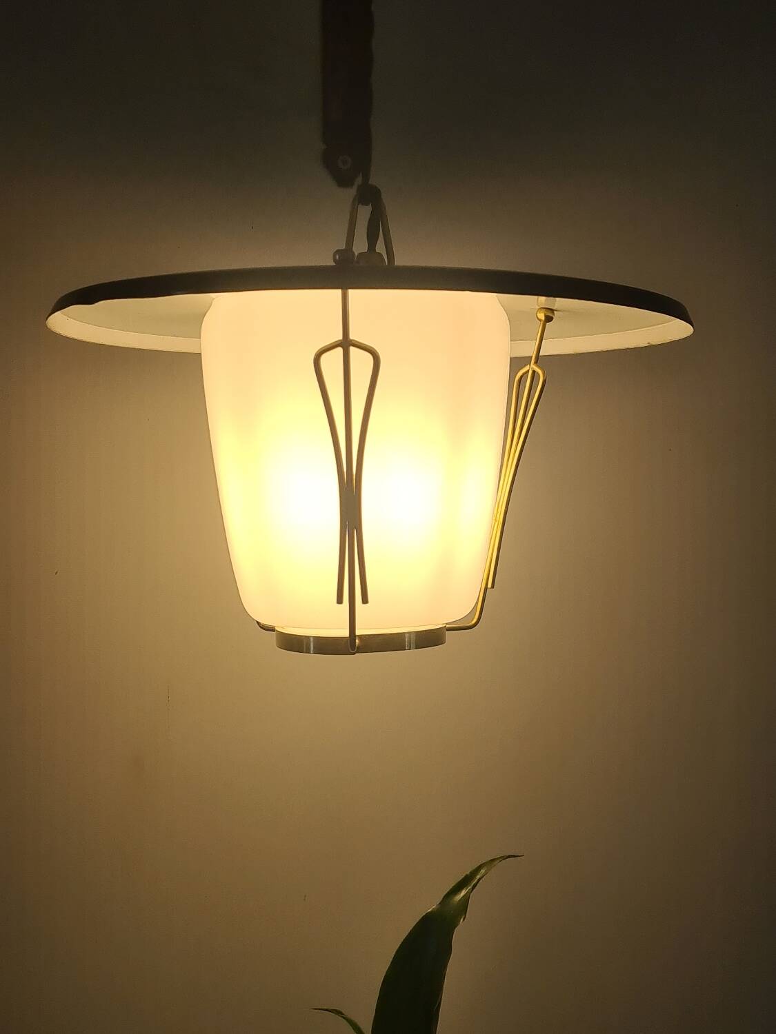 Vintage suspension sheet brass opaline glass