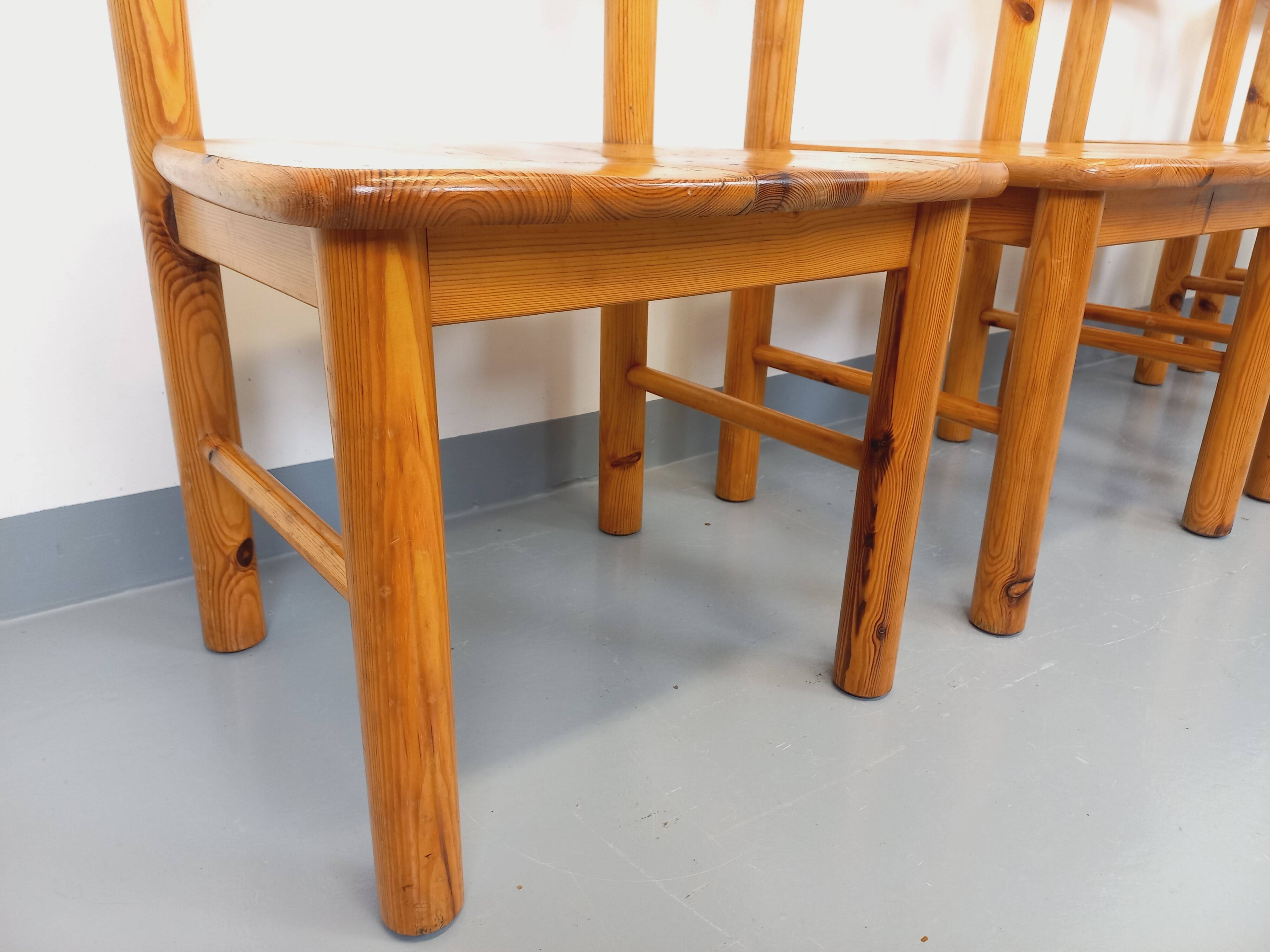 Set of 4 armchairs in pine from the 60s and 70s