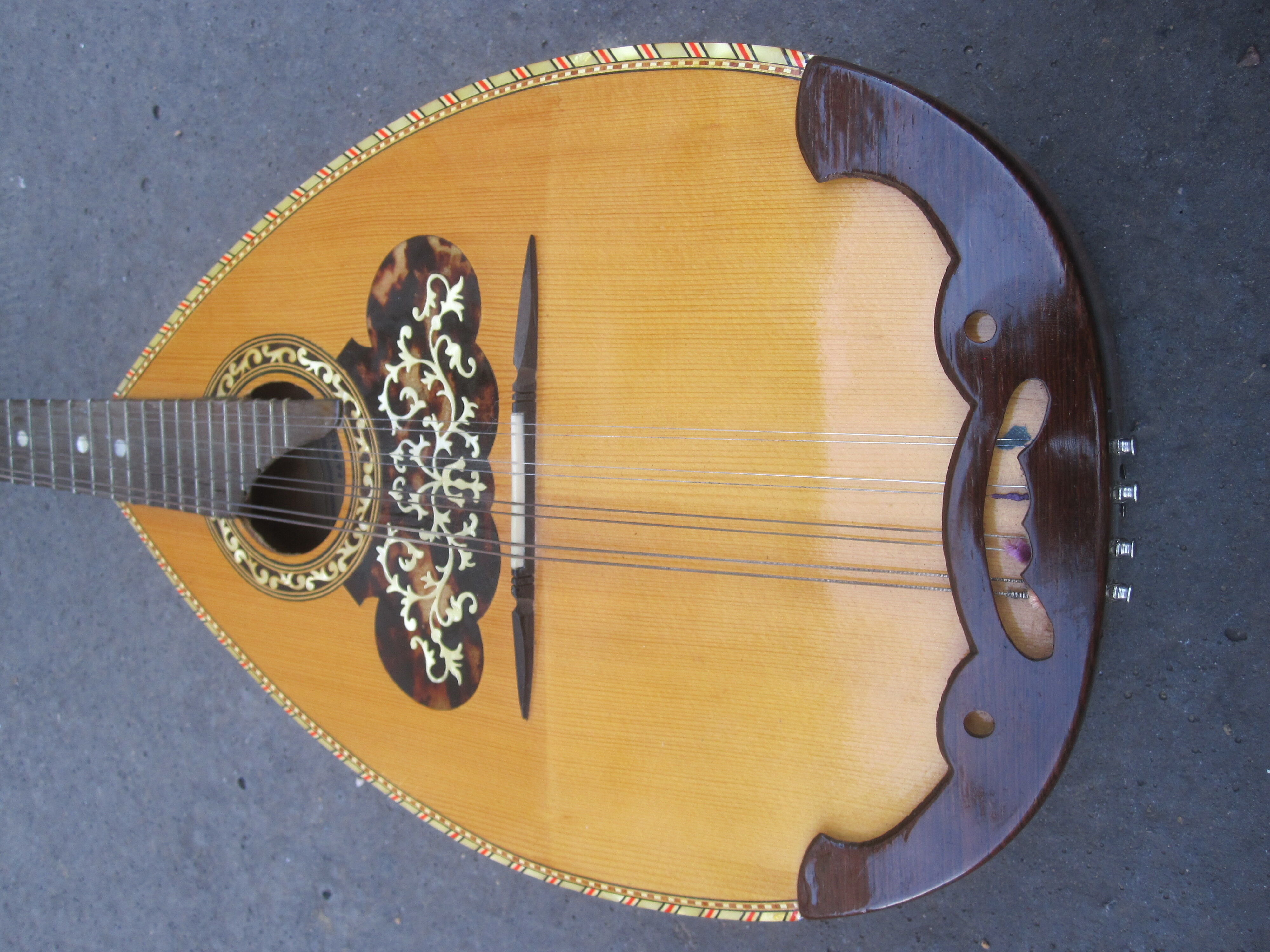 Mandolin luthier René Gérôme Mirecourt