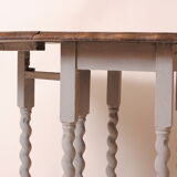 Farmhouse drop-leaf table
