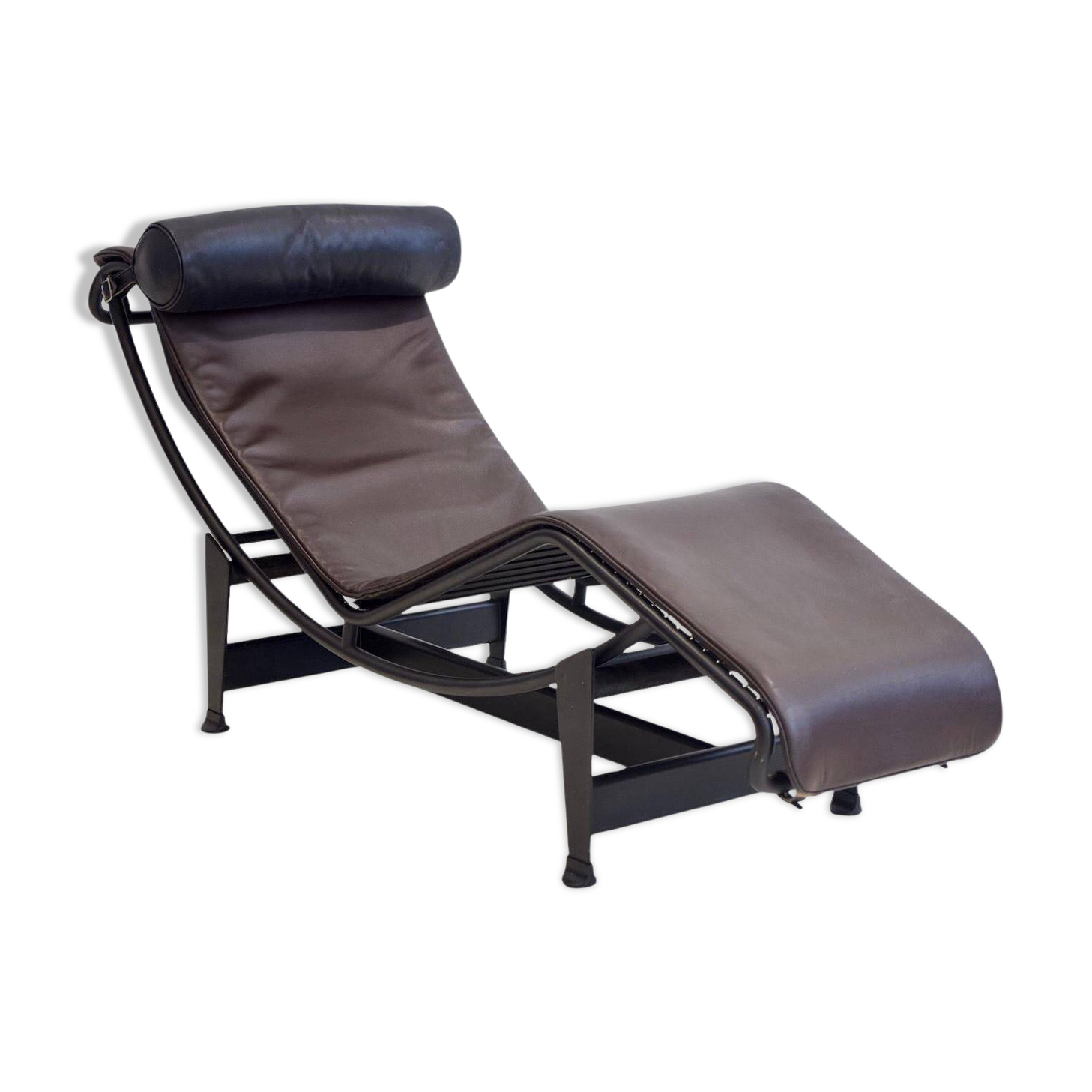 Chaise longue LC4 de Cassina par Le Corbusier, Charlotte Perriand et Pierre Jeanneret.