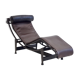 Chaise longue LC4 de Cassina par Le Corbusier, Charlotte Perriand et Pierre Jeanneret.