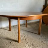 Scandinavian extendable table in teak