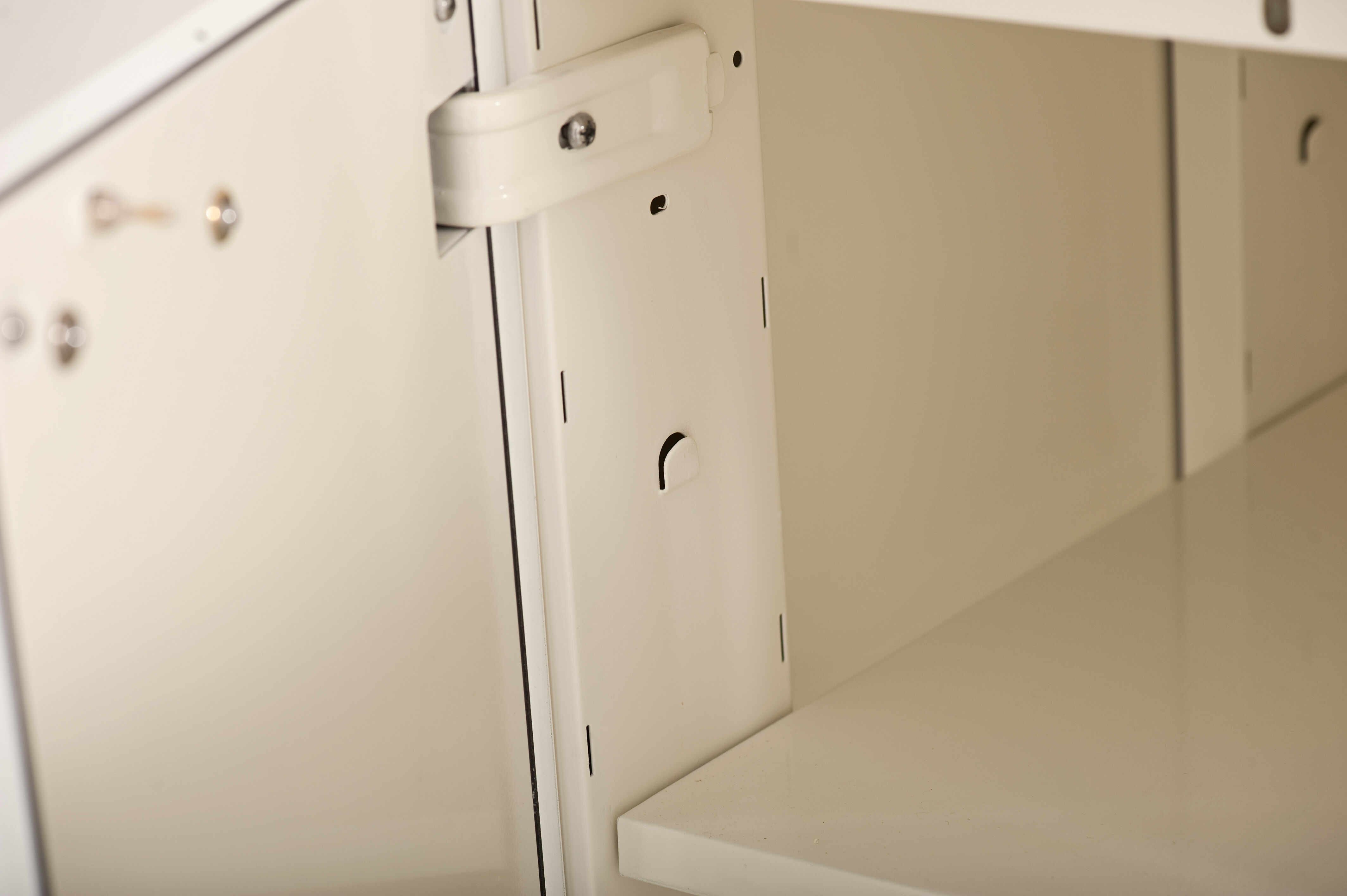 Meuble de cuisine Mobilux façade en tôle émaillée an 50