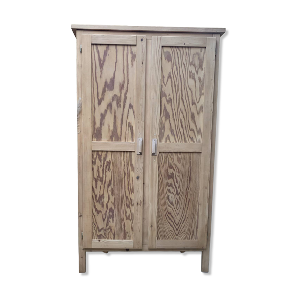 Armoire parisienne