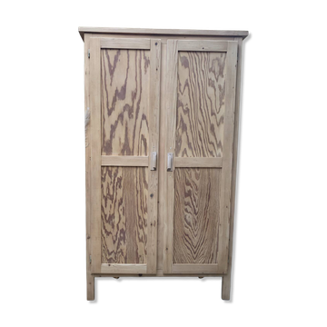 Armoire parisienne